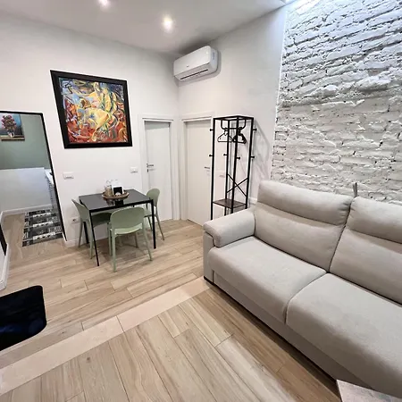 Cavour Prato Apartment *